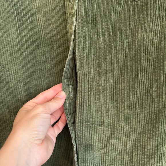 Women’s American Eagle corduroy button down - Picture 5 of 9